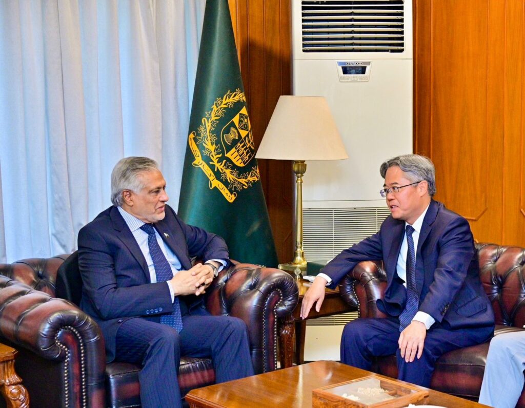 Chinese Ambassador Calls on Deputy Prime Minister of Pakistan , Reaffirms Pakistan-China Strategic Partnership