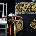 Saudi Authority Completes Kaaba Kiswa Replacement in Record Three Hours, Showcasing Advanced Operational Excellence