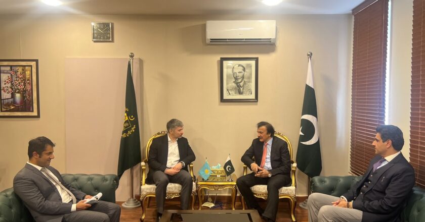 SAPM Haroon Akhtar Khan Meets Ambassador of Kazakhstan to Strengthen Bilateral Economic and Industrial Cooperation