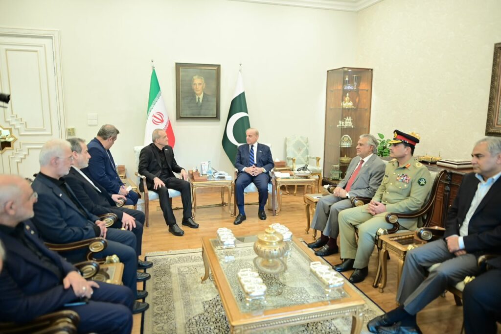 Pakistan, Iran Vow to Defend Regional Peace and Deepen Strategic Partnership