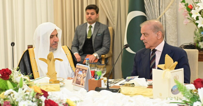 Prime Minister Shehbaz Sharif, MWL Secretary General Dr. Al-Issa Reaffirm Commitment to Strengthen Religious, Educational and Humanitarian Cooperation