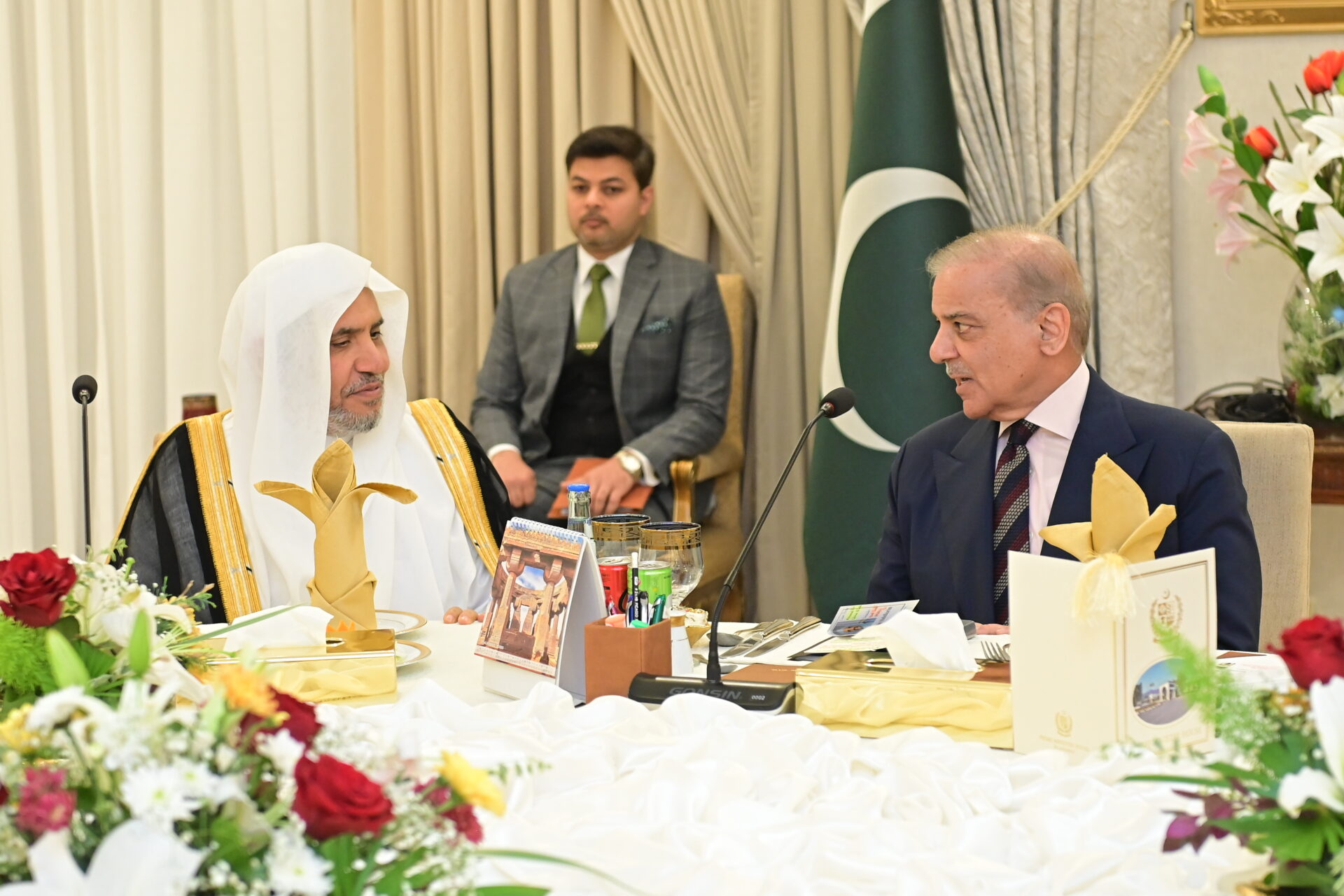 Prime Minister Shehbaz Sharif, MWL Secretary General Dr. Al-Issa Reaffirm Commitment to Strengthen Religious, Educational and Humanitarian Cooperation