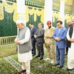Deputy Prime Minister Ishaq Dar Arrives in Madina, Offers Prayers for Pakistan and Muslim Ummah