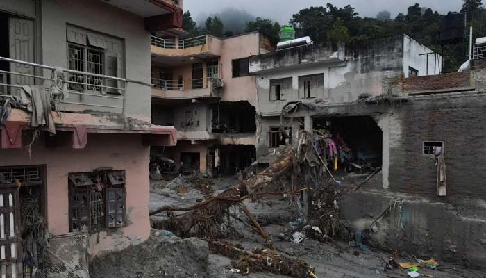 Nepal Flood Death Toll Crosses 900 as Rescue Teams Search for Trapped Workers