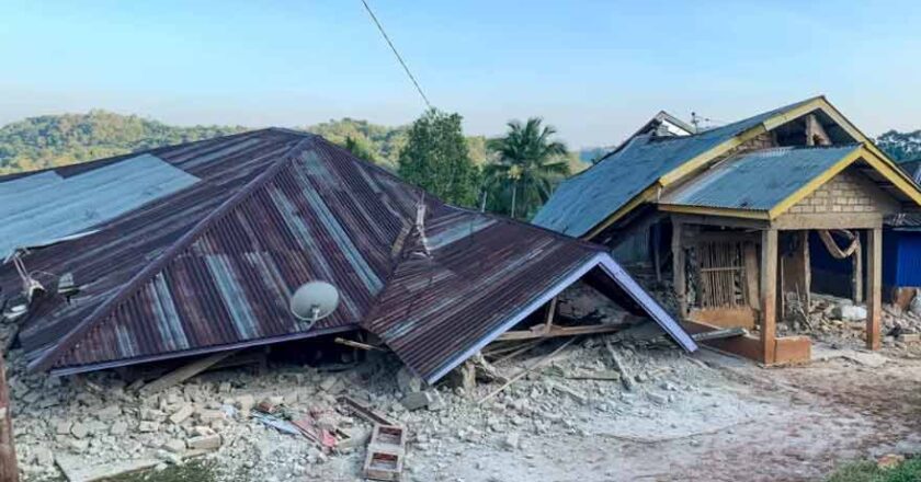 Indonesia Issues Tsunami Warning After 7.7-Magnitude Earthquake