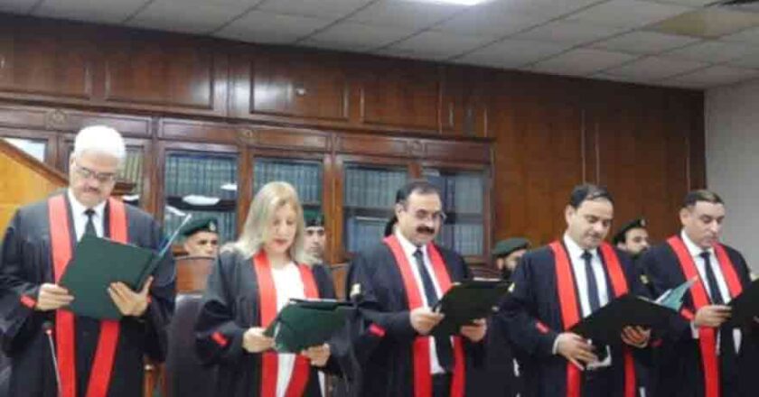 پشاور ہائیکورٹ کے چار ججز نے مستقل ججز کی حیثیت سے حلف اٹھا لیا