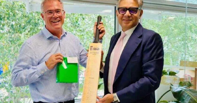 Pakistan, England Discuss Strengthening Cricket Ties Ahead of Test Series