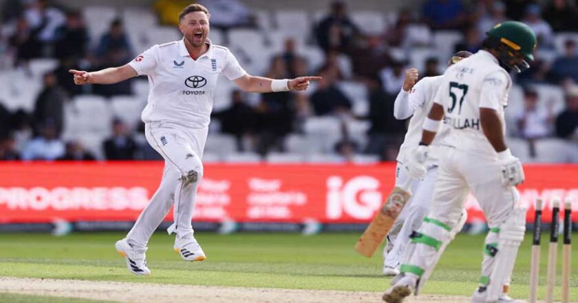 Rain Delays Second Day of Pakistan-England First Test at Headingley