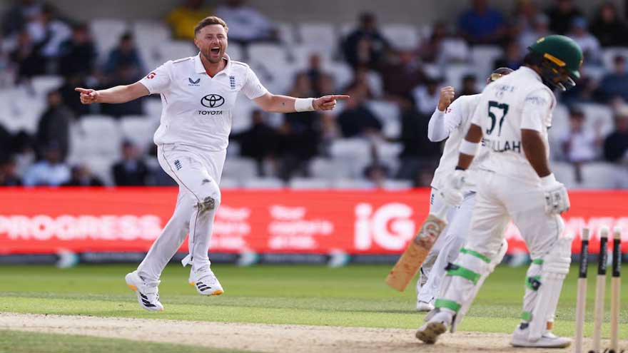 Rain Delays Second Day of Pakistan-England First Test at Headingley