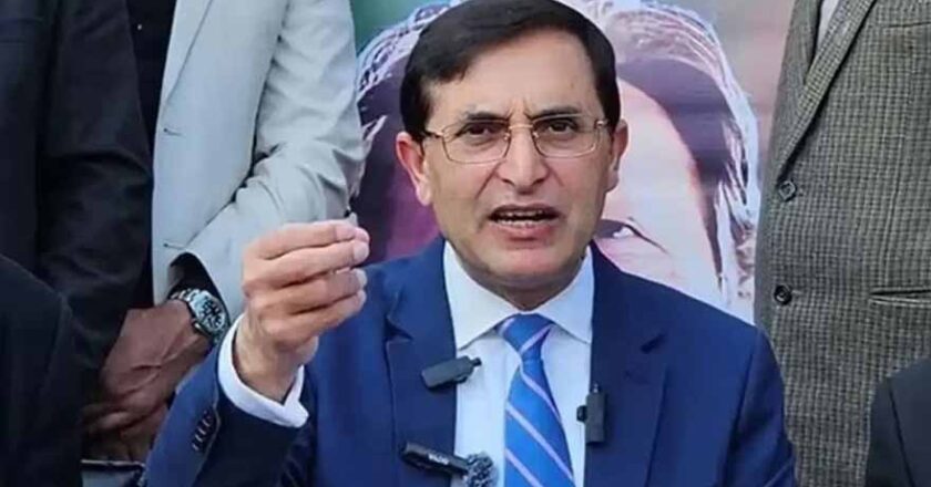 گوہر کا عمران خان کی اسپتال منتقلی پر حکومت کو تنقید کا نشانہ، سپریم کورٹ کے حکم کی خلاف ورزی کا الزام