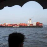 بھارت کے ساحل کے قریب مال بردار جہاز ڈوبنے کے بعد لاپتا عملے کی تلاش جاری