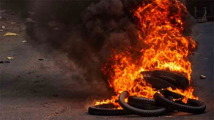 Three Policemen Injured as Power Protest Turns Violent in Karachi