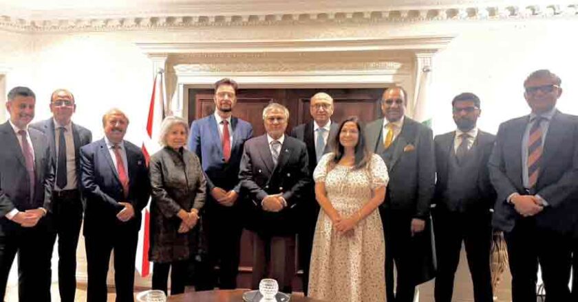 Dar Lauds British Parliamentarians’ Role in Strengthening Pakistan-UK Ties