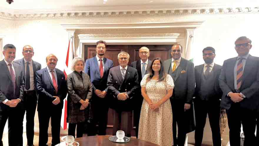 Dar Lauds British Parliamentarians’ Role in Strengthening Pakistan-UK Ties
