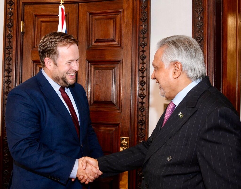 Ishaq Dar, UK Minister Discuss Strengthening Pakistan-UK Bilateral Ties