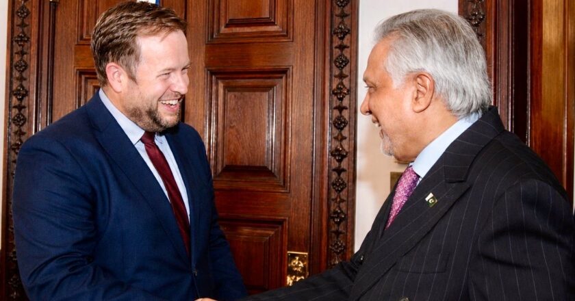 Ishaq Dar, UK Minister Discuss Strengthening Pakistan-UK Bilateral Ties