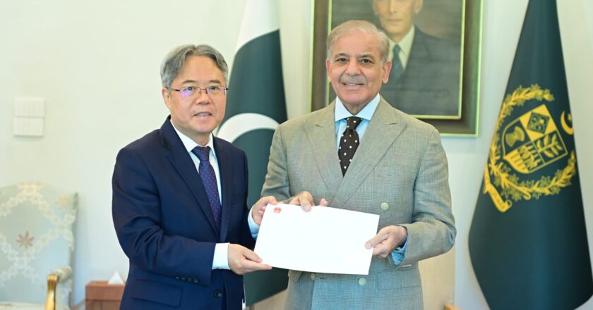 Chinese Ambassador Calls on Prime Minister Shehbaz Sharif, Delivers President Xi Jinping’s Letter