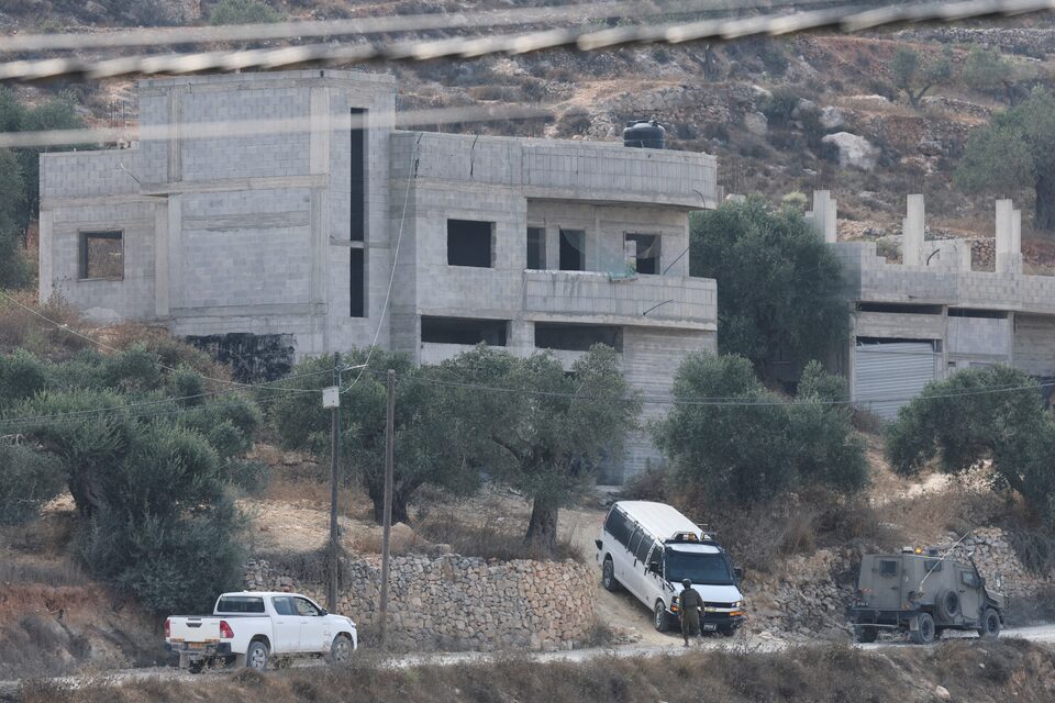 Masked Israeli Settlers Attack Palestinian Homes in West Bank’s Qusra