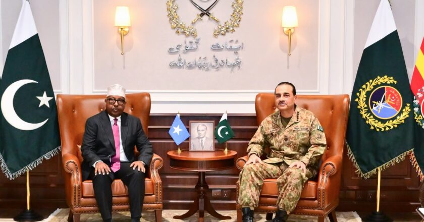 صومالیہ کے وزیر دفاع کی فیلڈ مارشل سید عاصم منیر سے جی ایچ کیو میں ملاقات، دفاعی تعاون کے فروغ پر زور