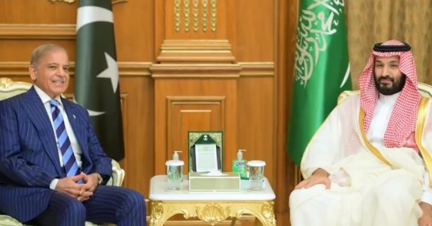 Prime Minister Shehbaz Sharif Holds Bilateral Meeting with Saudi Crown Prince in Makkah