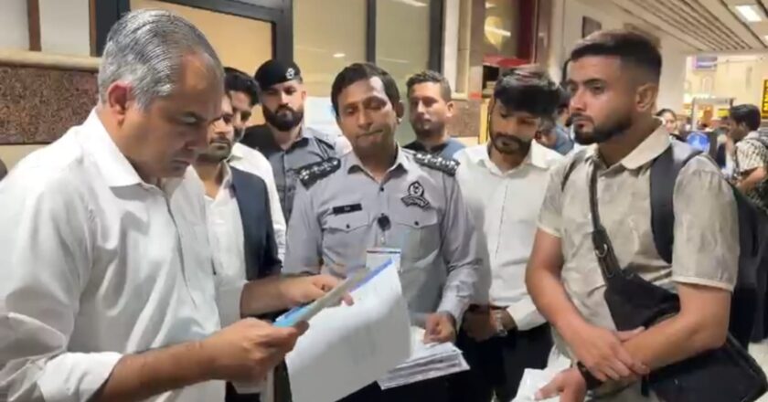 وزیر داخلہ محسن نقوی کا لاہور ایئرپورٹ کا اچانک دورہ، امیگریشن عمل کا جائزہ