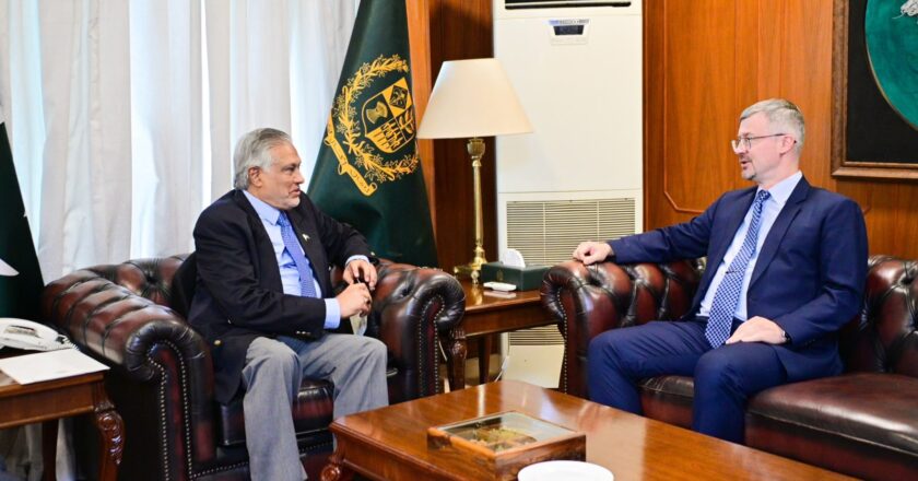 اسحاق ڈار اور روسی سفیر کے درمیان ملاقات، پاک روس تعلقات پر تبادلہ خیال