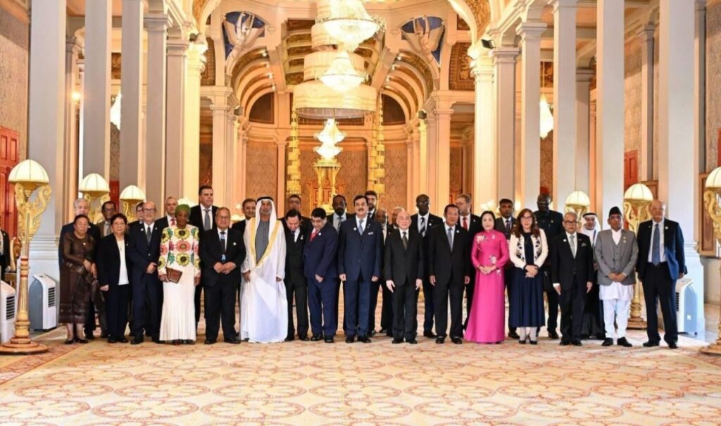 Gilani Leads Delegation in Courtesy Call on Cambodian King