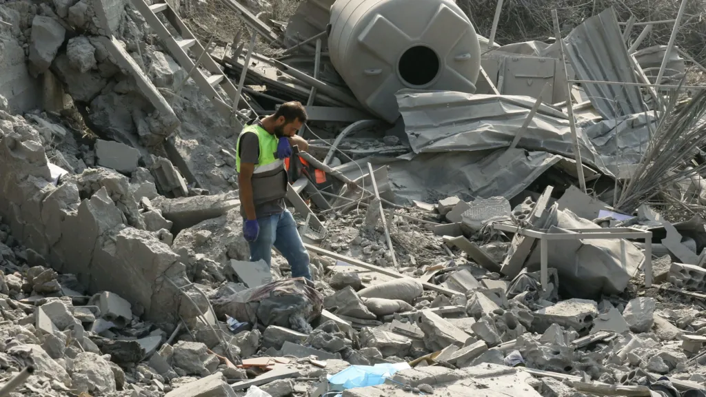Israeli Strikes in Southern Lebanon Leave 11 Dead