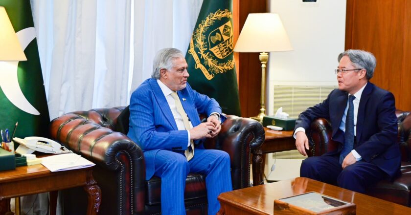Chinese Ambassador Calls on Deputy Prime Minister Ishaq Dar; Discusses Broad Peak Incident and Bilateral Ties