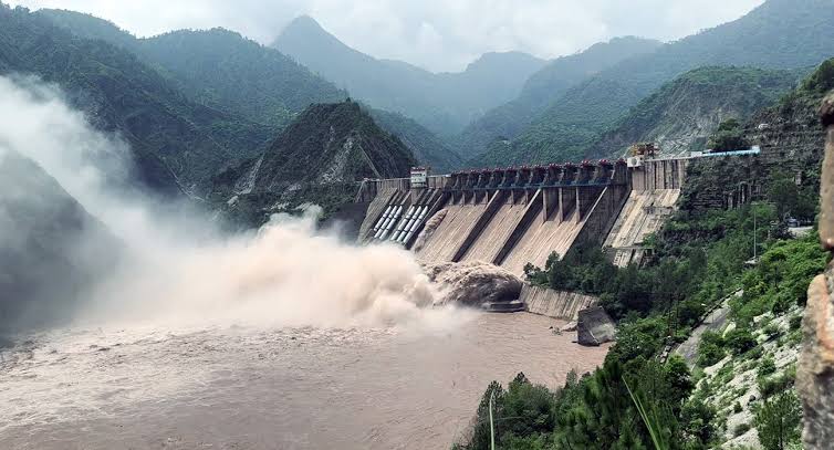 بھارت کی جانب سے سلال ڈیم سے مسلسل گیارہویں مرتبہ پانی کا اخراج، پاکستان میں فلڈ الرٹ جاری