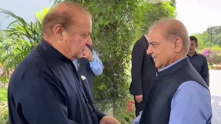 PM Shehbaz Sharif Meets Nawaz Sharif at Jati Umra, Consults on Key Political Affairs