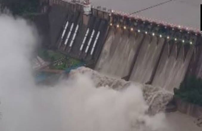 Heavy Rains in India Raise Chenab River Water Level, Four Salal Dam Gates Opened