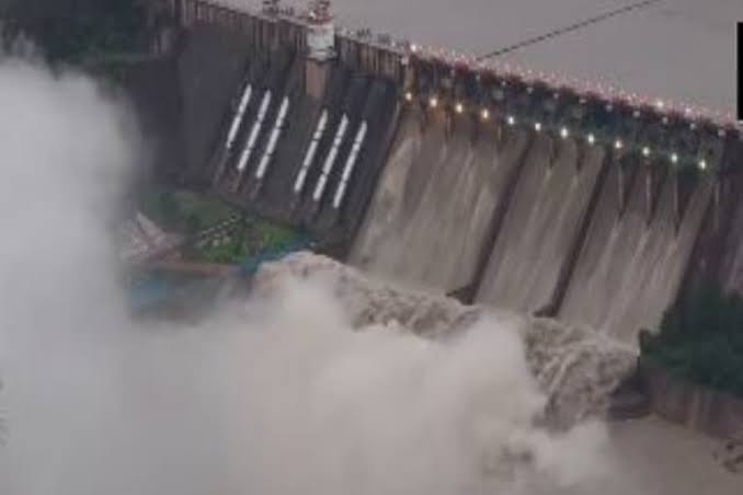 Heavy Rains in India Raise Chenab River Water Level, Four Salal Dam Gates Opened