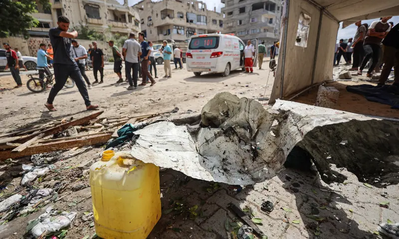 Israeli Strikes Kill Six Palestinians in Gaza, Medics Say