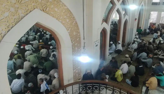 Thousands of Muslims Gather Inside Historic Mosque to Prevent Demolition in India