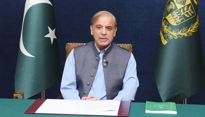 وزیراعظم کا پاک فضائیہ کی بہادری، پیشہ ورانہ مہارت اور قربانیوں کو خراجِ تحسین