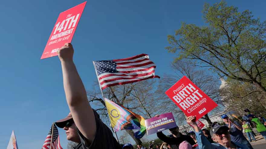 US Judge Blocks Trump’s New Order Limiting Birthright Citizenship