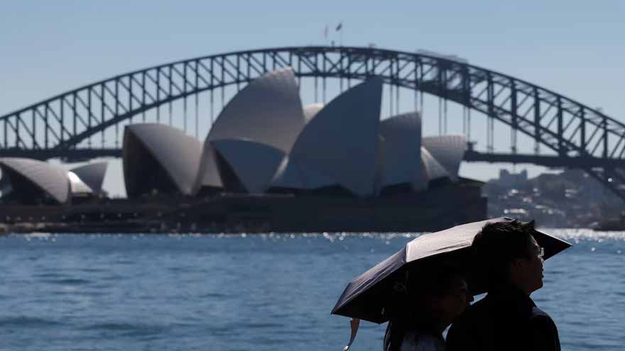 Sydney sweats in spring hot spell, faces ‘extreme’ bushfire risk