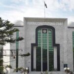 اڈیالہ جیل کے تین قیدیوں کی عمران خان جیسی طبی سہولیات کے لیے آئینی عدالت سے رجوع