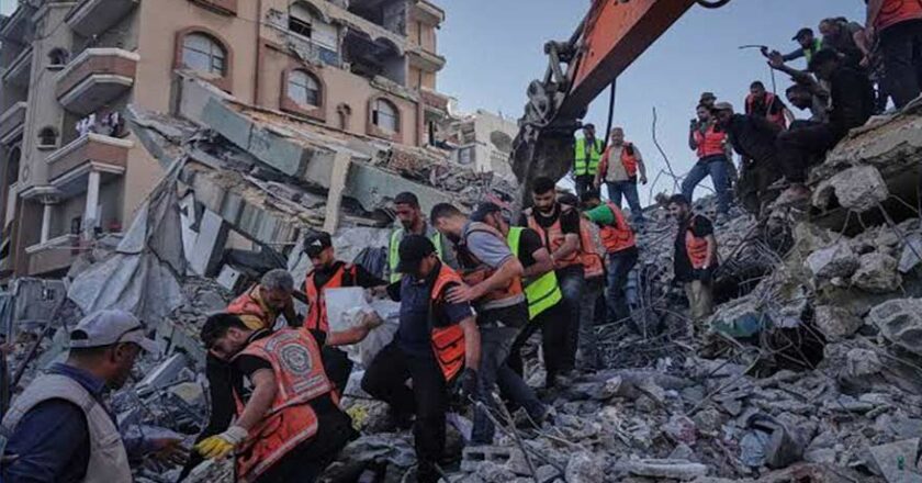 غزہ میں عمارت منہدم، بچوں سمیت 20 فلسطینی جاں بحق، تقریباً 100 افراد ملبے تلے دب گئے