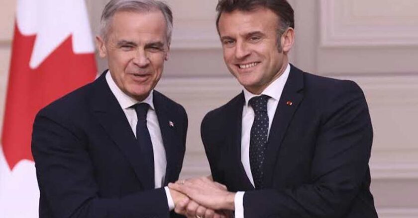 میکرون اور کارنی کی فرانسیسی اٹلانٹک جزیرے میں ملاقات