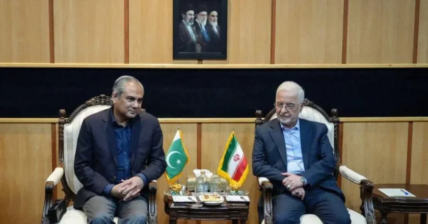 Pakistan, Iran Review Bilateral Cooperation