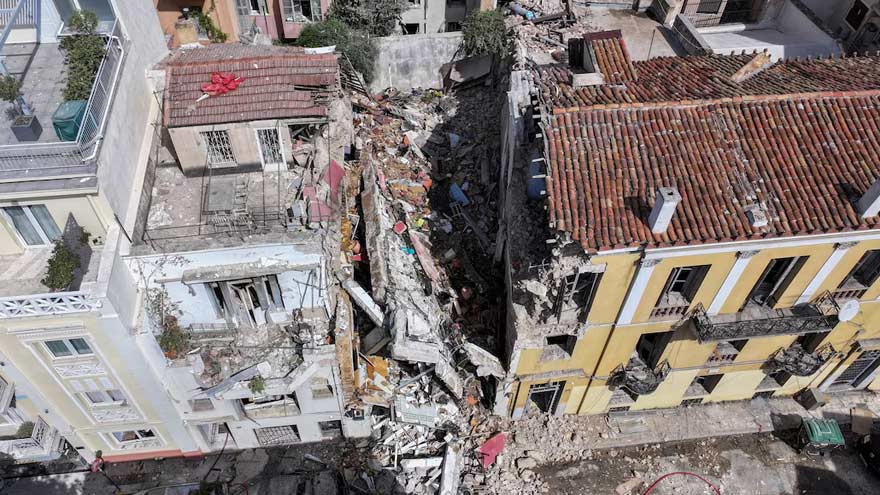One Dead, Five Missing After Explosion Destroys Building in Athens