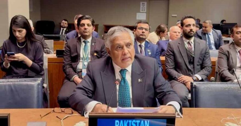 اسحاق ڈار کا مسجد اقصیٰ کی بے حرمتی اور خلاف ورزیوں پر اظہار تشویش