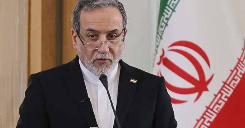 ایران مذاکرات یا محاذ آرائی، دونوں کے لیے یکساں طور پر تیار ہے، عراقچی