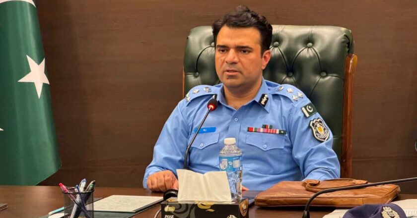 کوئی قانون سے بالاتر نہیں، وردی کا غلط استعمال برداشت نہیں: ڈی آئی جی علی وسیم
