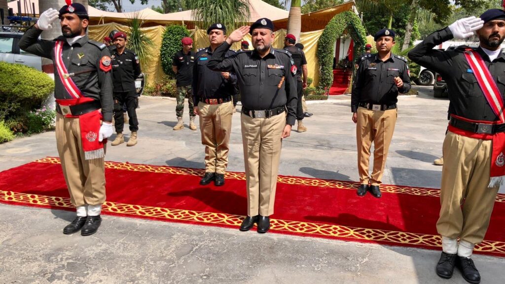 KP Police Chief Visits Kohat, Hears Officers’ Concerns and Orders Timely Resolution
