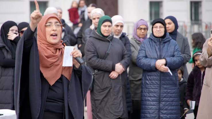 Austria’s Under-14 Headscarf Ban Faces First Test as Schools Reopen