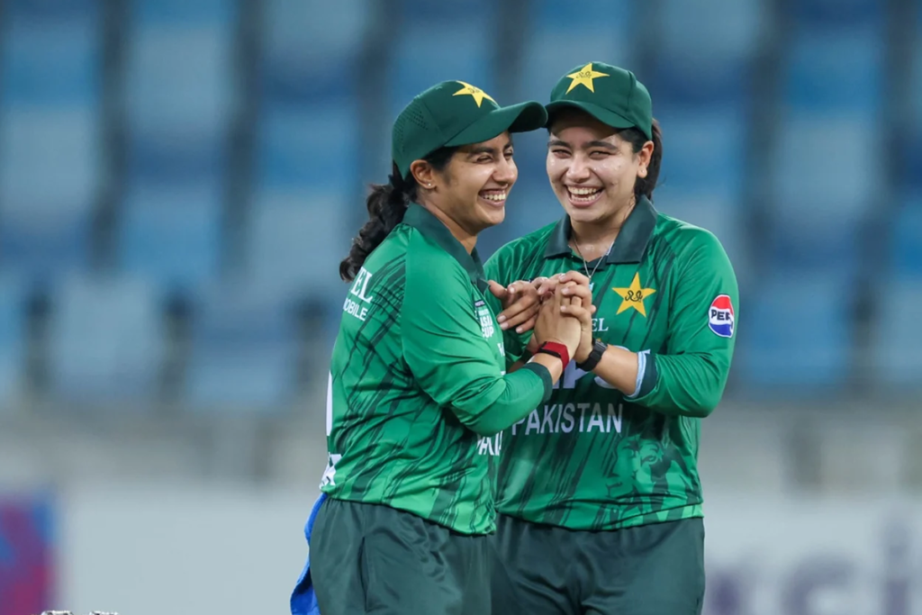Nashra Sandhu’s Six-Wicket Haul Helps Pakistan Storm into Asia Cup Semi-Finals