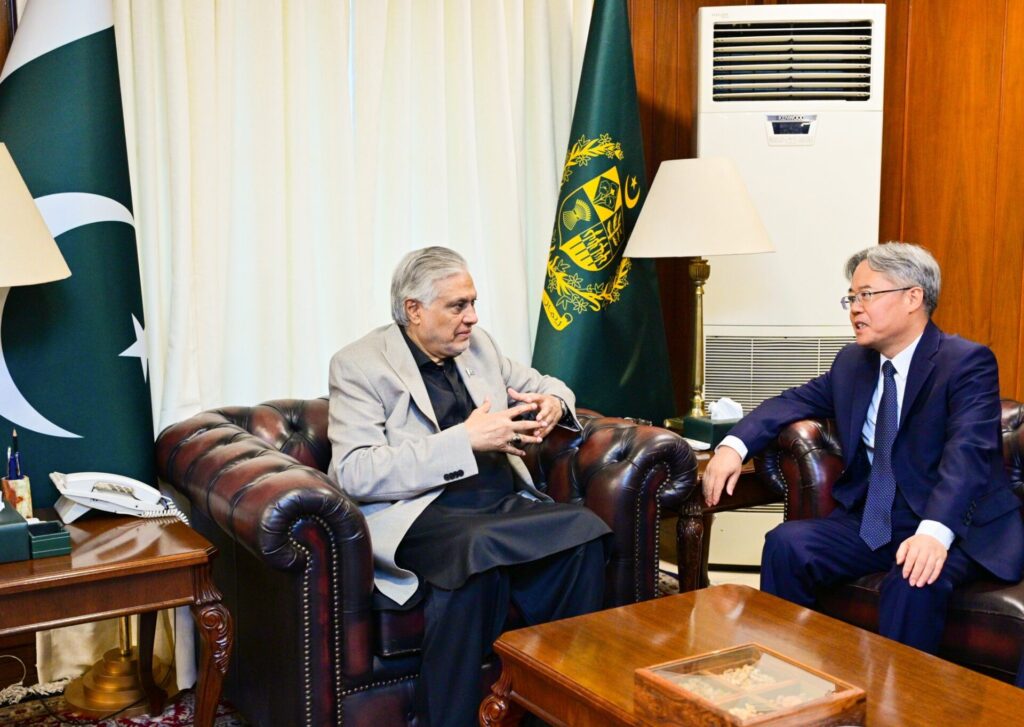 Ishaq Dar, Chinese Ambassador Discuss Strengthening Pakistan-China Strategic Partnership